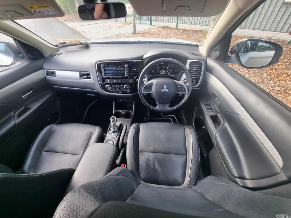 Mitsubishi Outlander SUV, Petrol Plug-in Hybrid, 2015, White