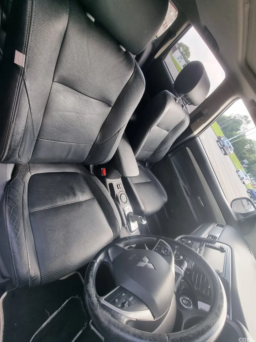 Mitsubishi Outlander SUV, Petrol Plug-in Hybrid, 2015, White