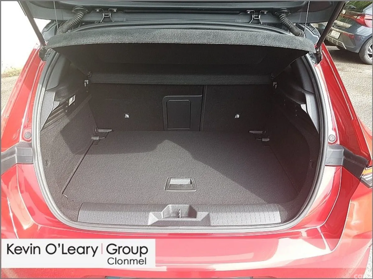 Opel Astra Hatchback, Petrol, 2022, Red