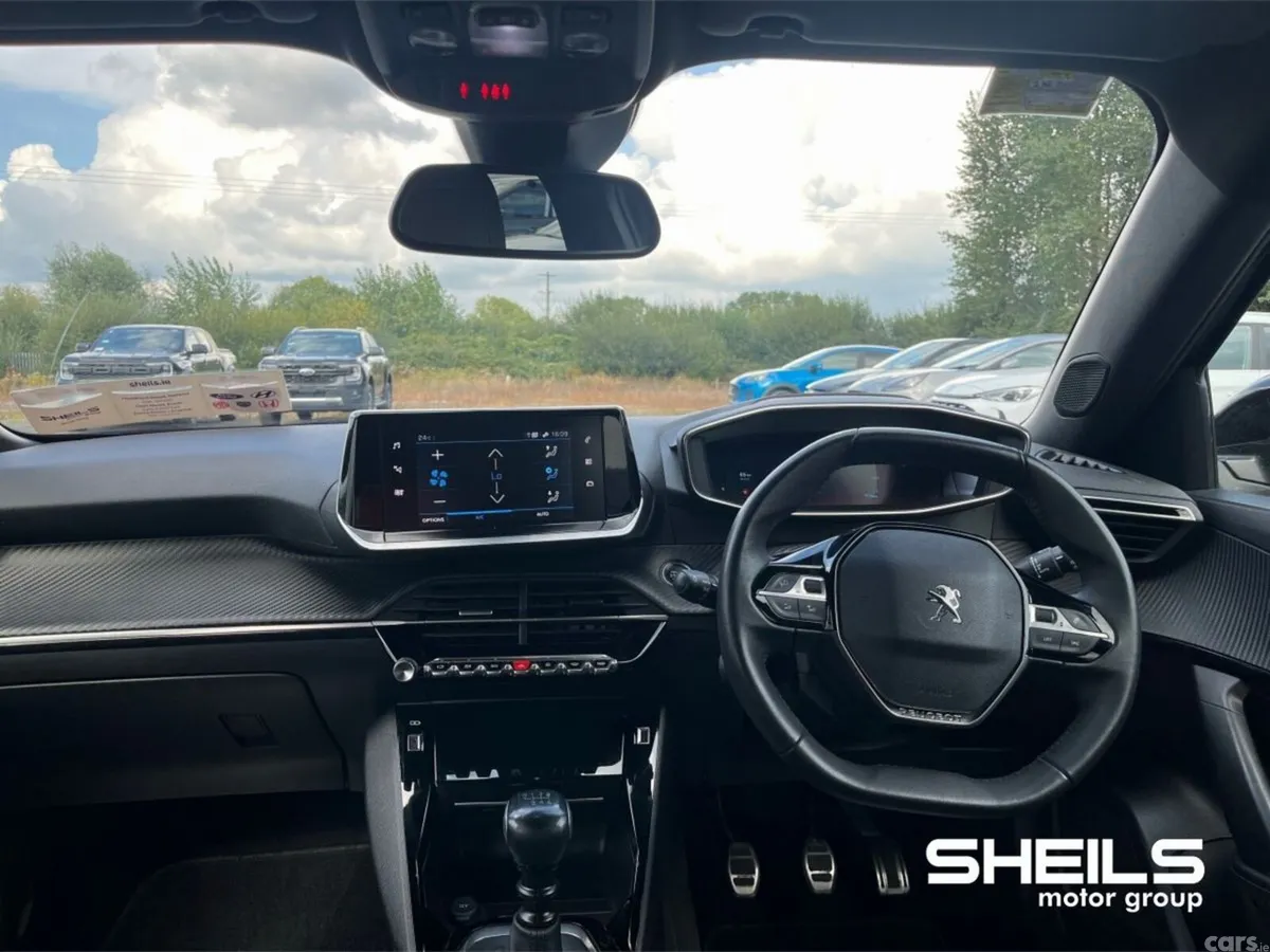 Peugeot 2008 MPV, Petrol, 2023, Grey