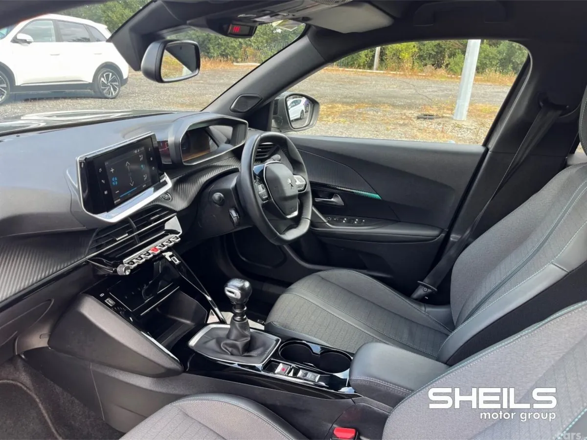 Peugeot 2008 MPV, Petrol, 2023, Grey