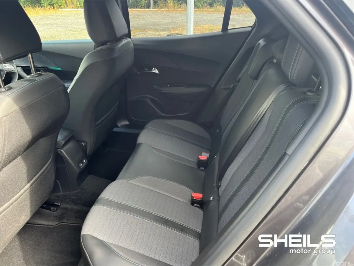 Peugeot 2008 MPV, Petrol, 2023, Grey