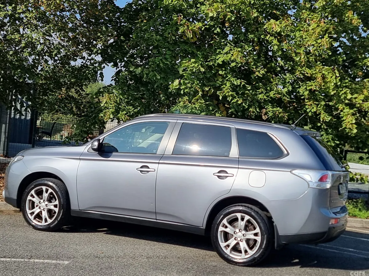 Mitsubishi Outlander SUV, Diesel, 2014, Grey
