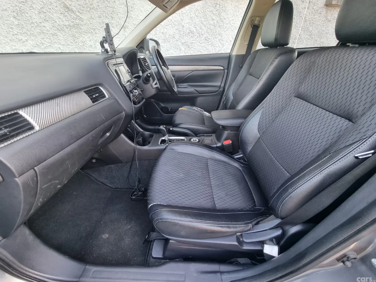 Mitsubishi Outlander SUV, Diesel, 2014, Grey
