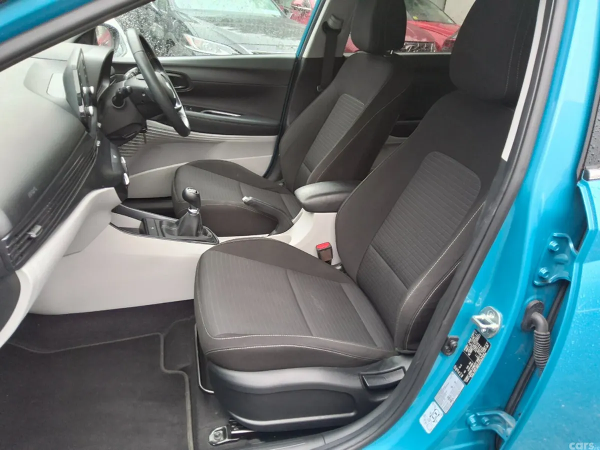 Hyundai i20 Hatchback, Petrol, 2023, Blue