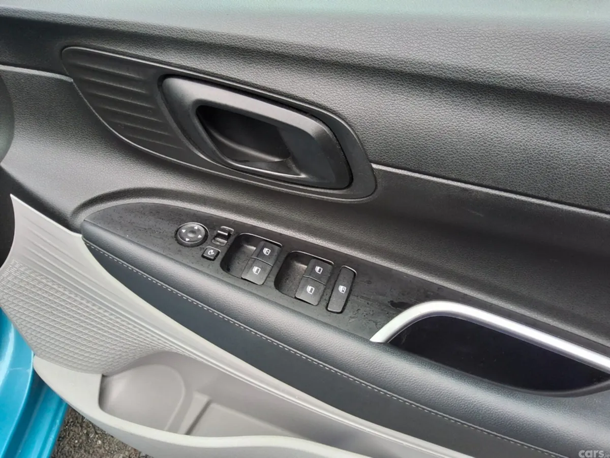Hyundai i20 Hatchback, Petrol, 2023, Blue