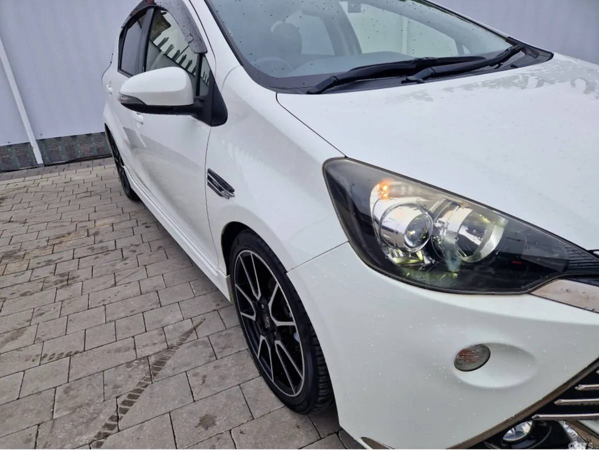 Toyota Aqua Hatchback, Petrol Hybrid, 2015, White