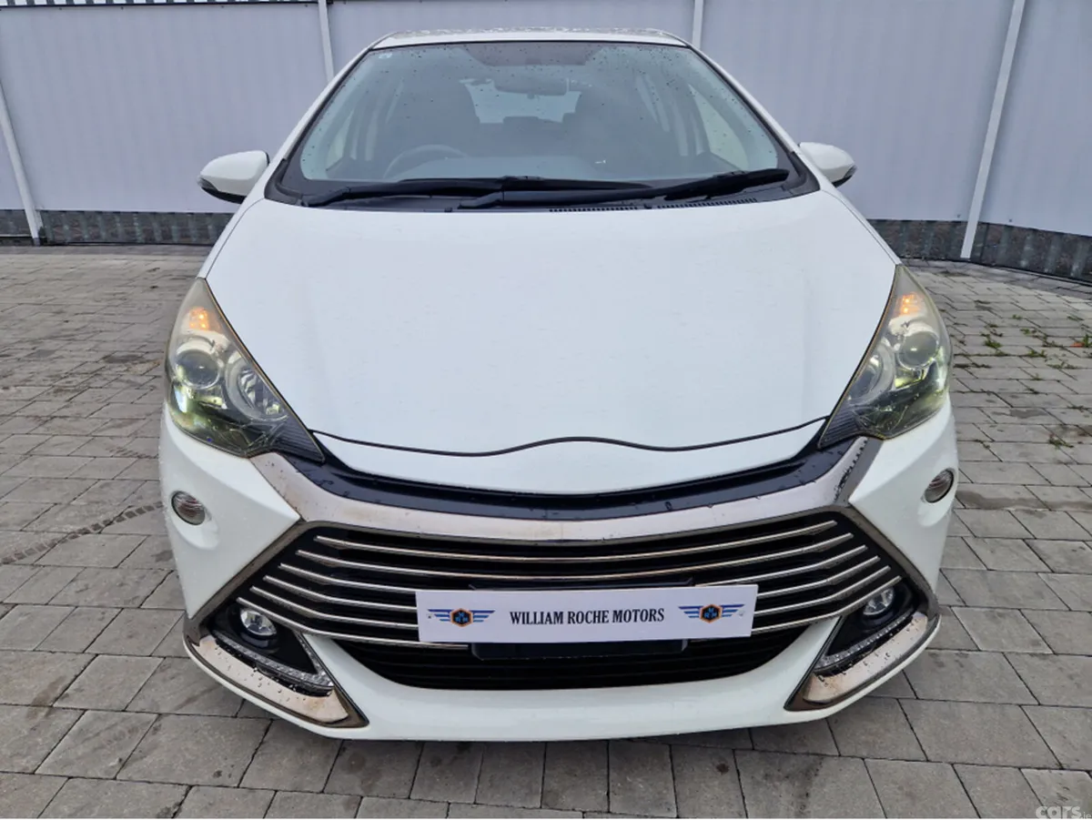 Toyota Aqua Hatchback, Petrol Hybrid, 2015, White