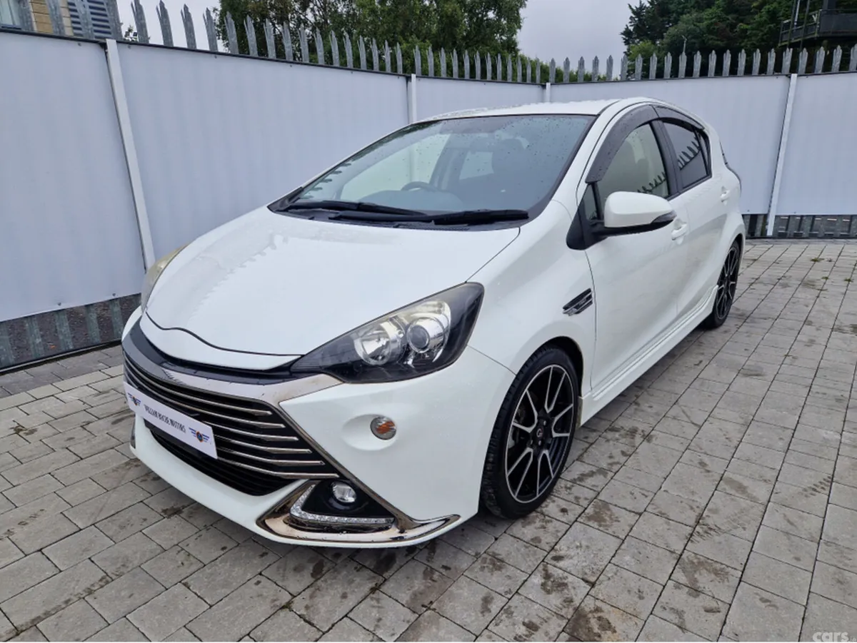 Toyota Aqua Hatchback, Petrol Hybrid, 2015, White