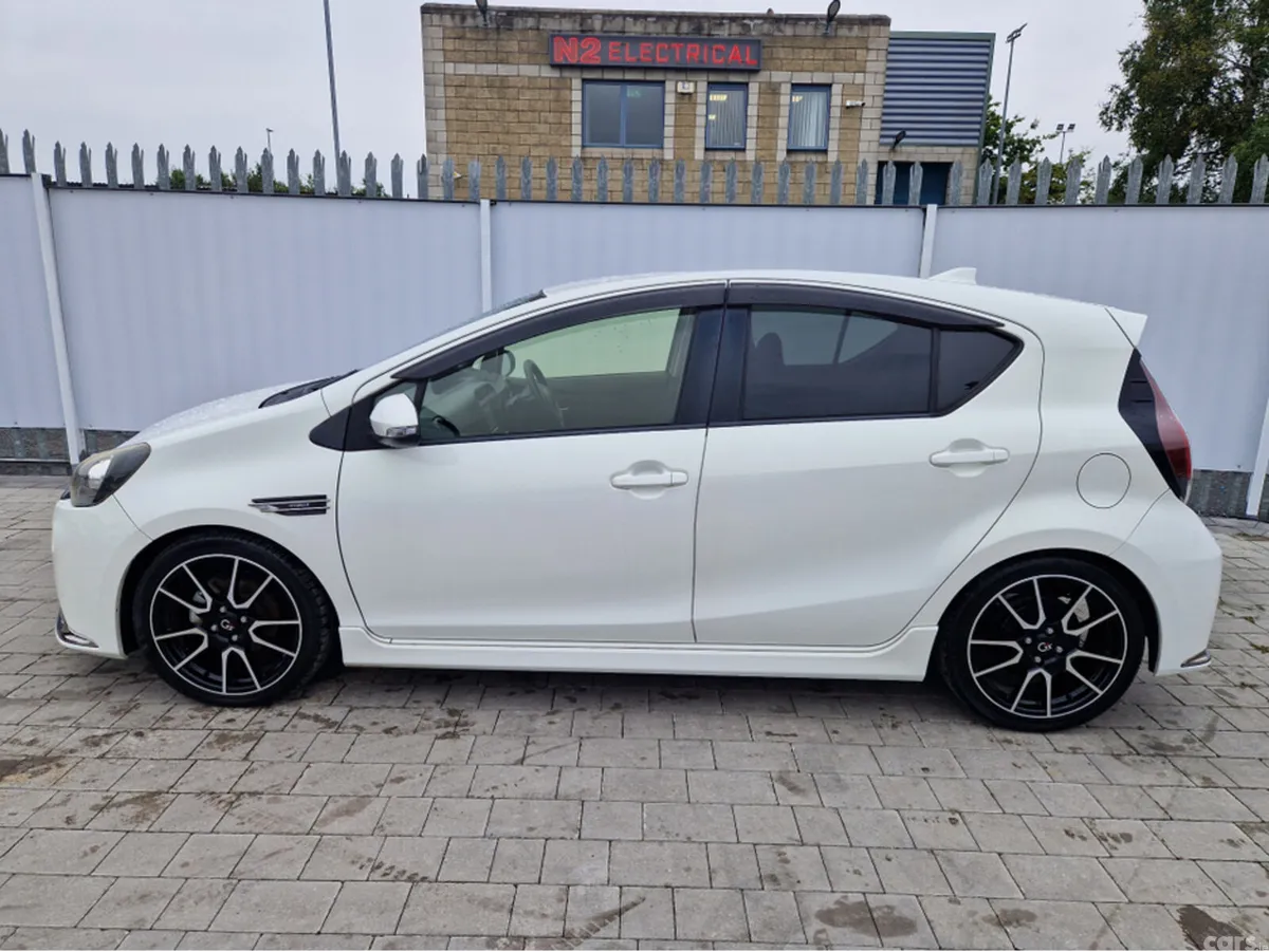 Toyota Aqua Hatchback, Petrol Hybrid, 2015, White
