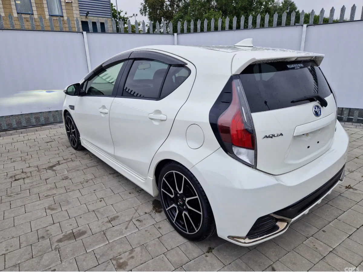 Toyota Aqua Hatchback, Petrol Hybrid, 2015, White