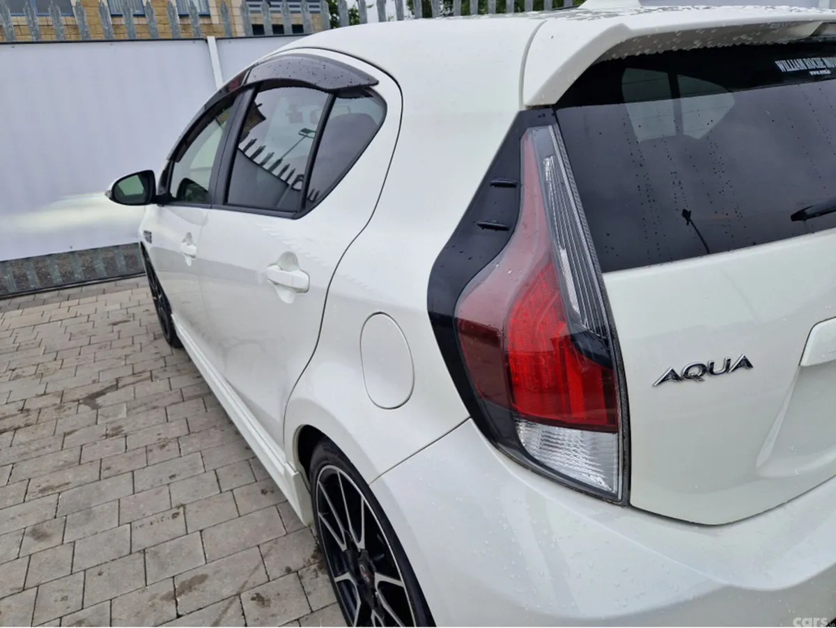 Toyota Aqua Hatchback, Petrol Hybrid, 2015, White