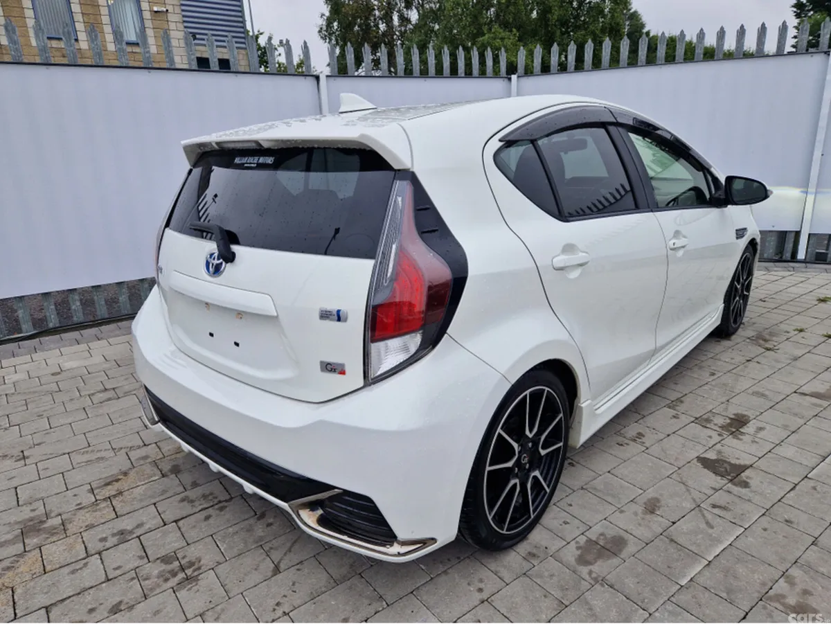 Toyota Aqua Hatchback, Petrol Hybrid, 2015, White