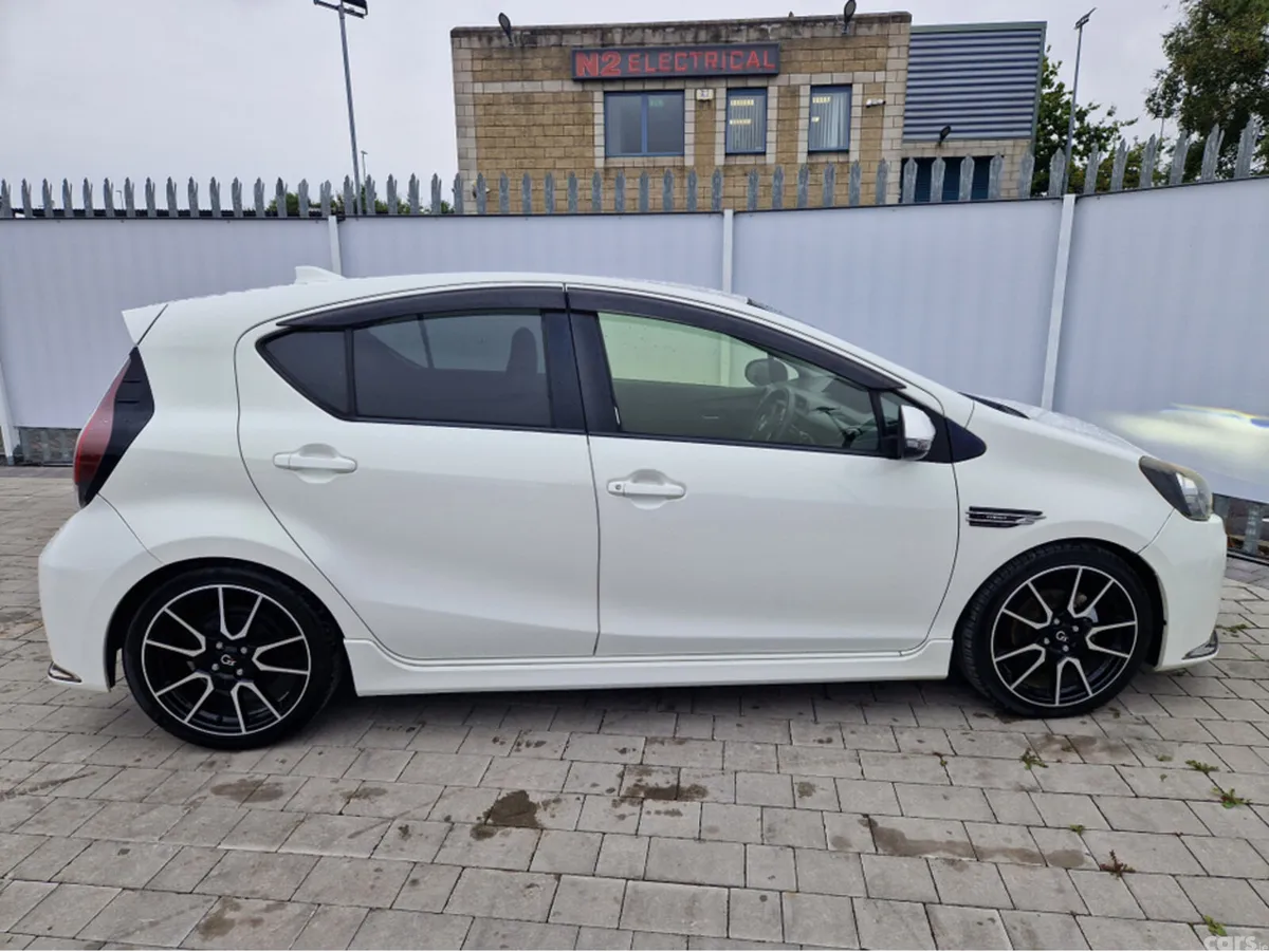 Toyota Aqua Hatchback, Petrol Hybrid, 2015, White
