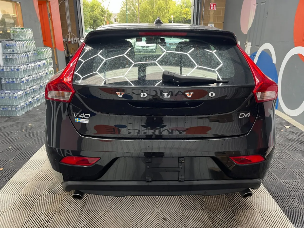 Volvo V40 Estate, Diesel, 2018, Black