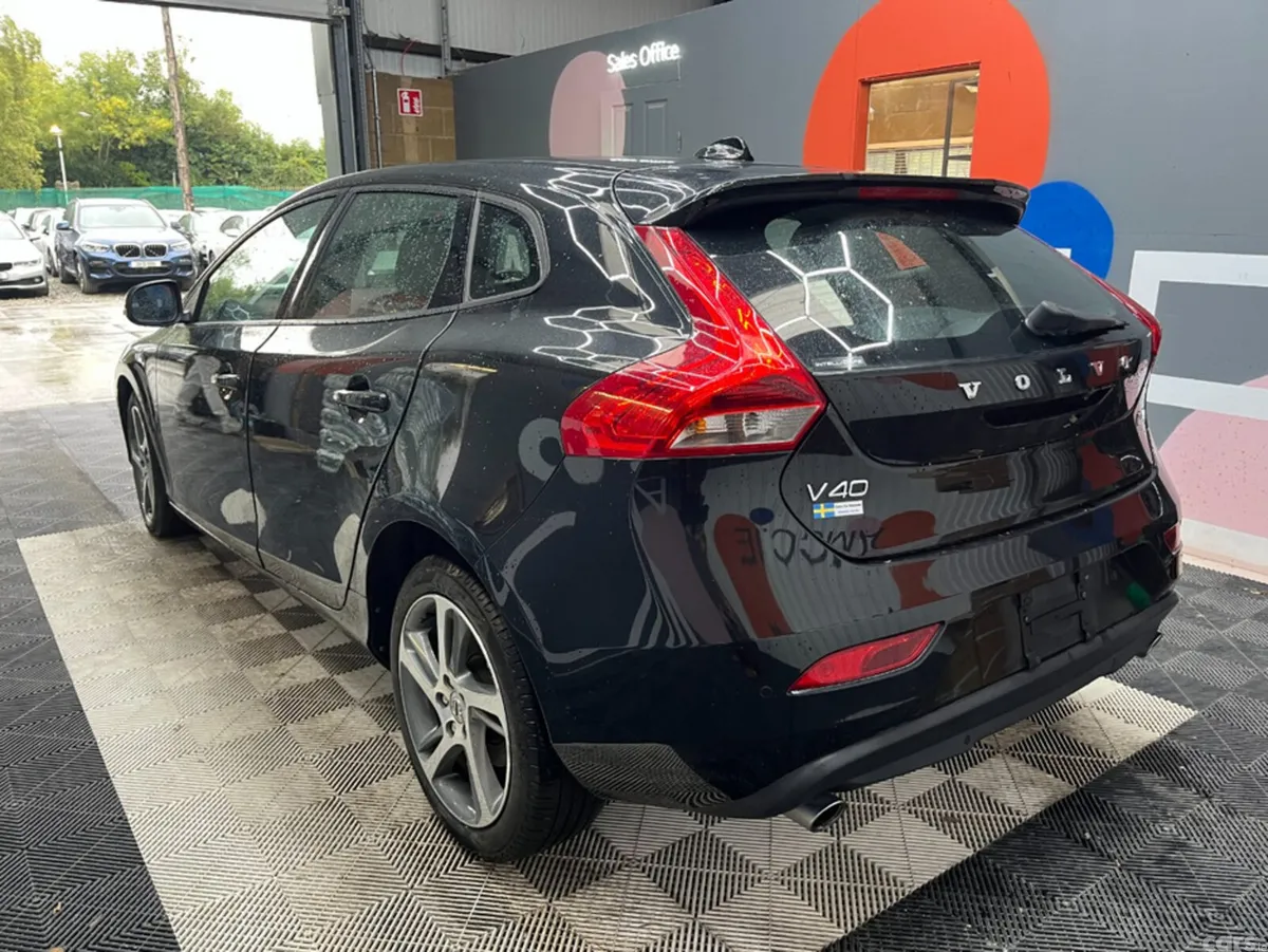 Volvo V40 Estate, Diesel, 2018, Black