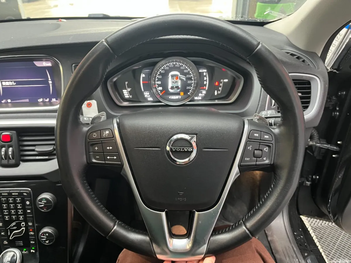 Volvo V40 Estate, Diesel, 2018, Black