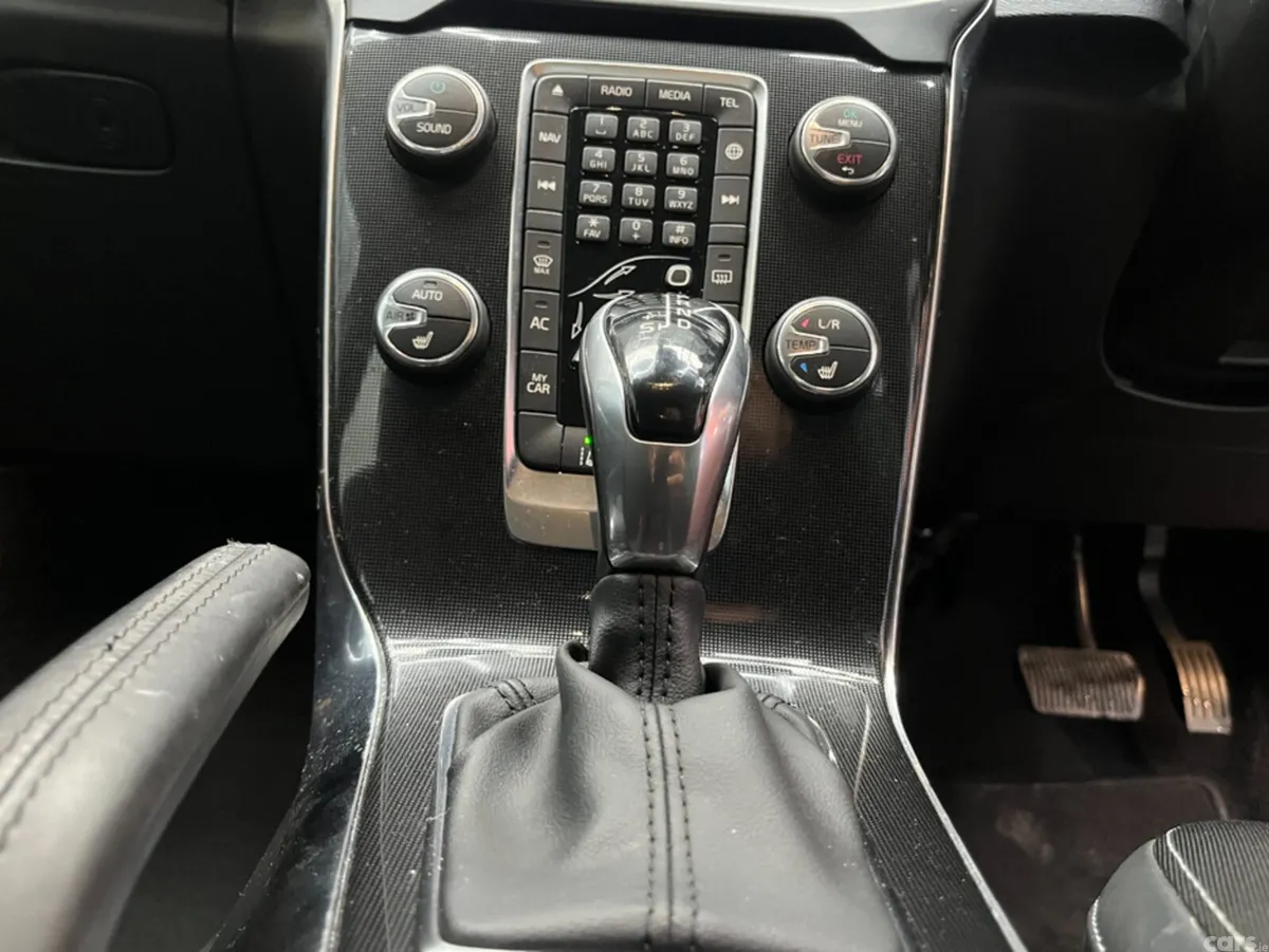 Volvo V40 Estate, Diesel, 2018, Black