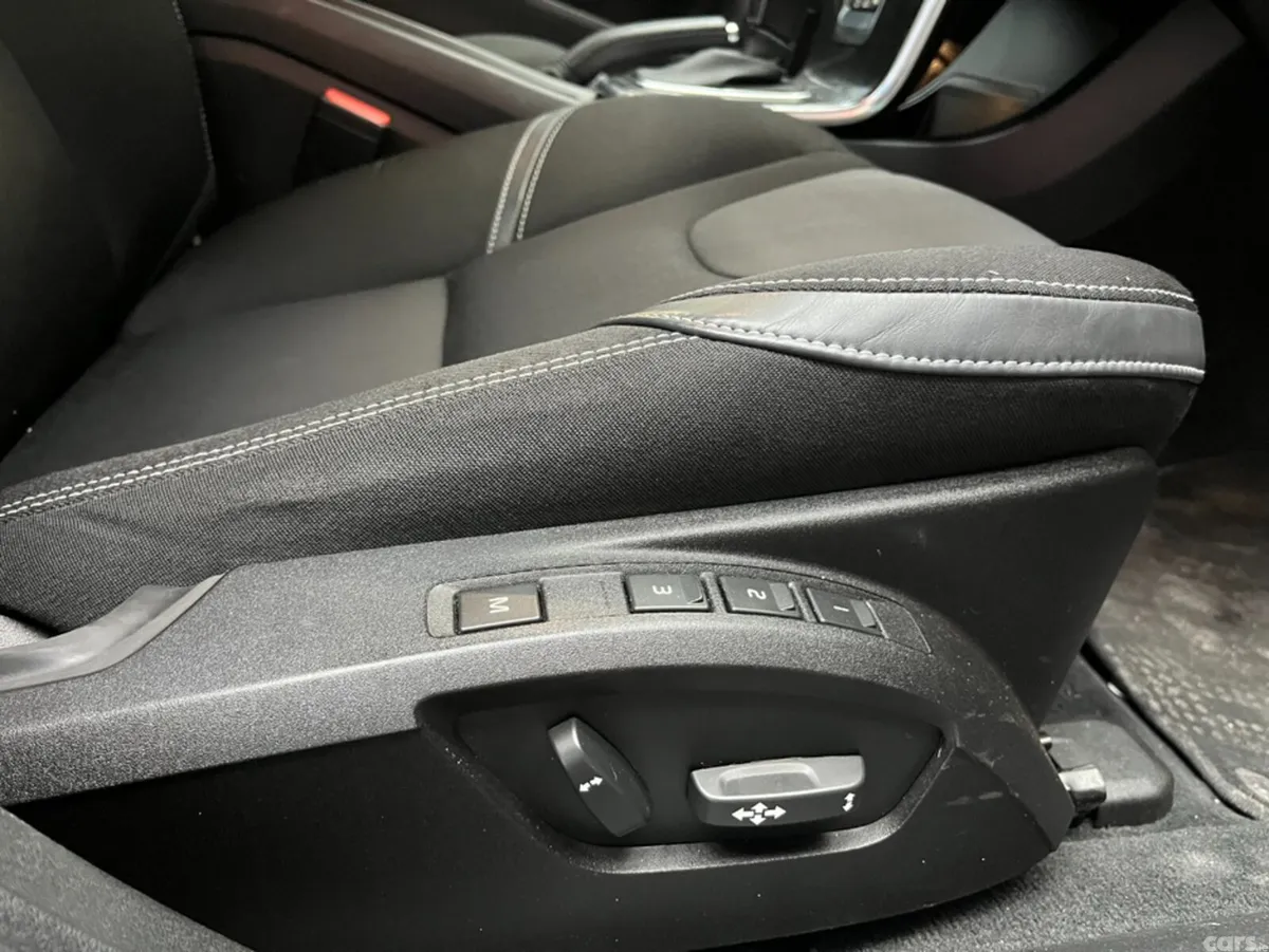Volvo V40 Estate, Diesel, 2018, Black