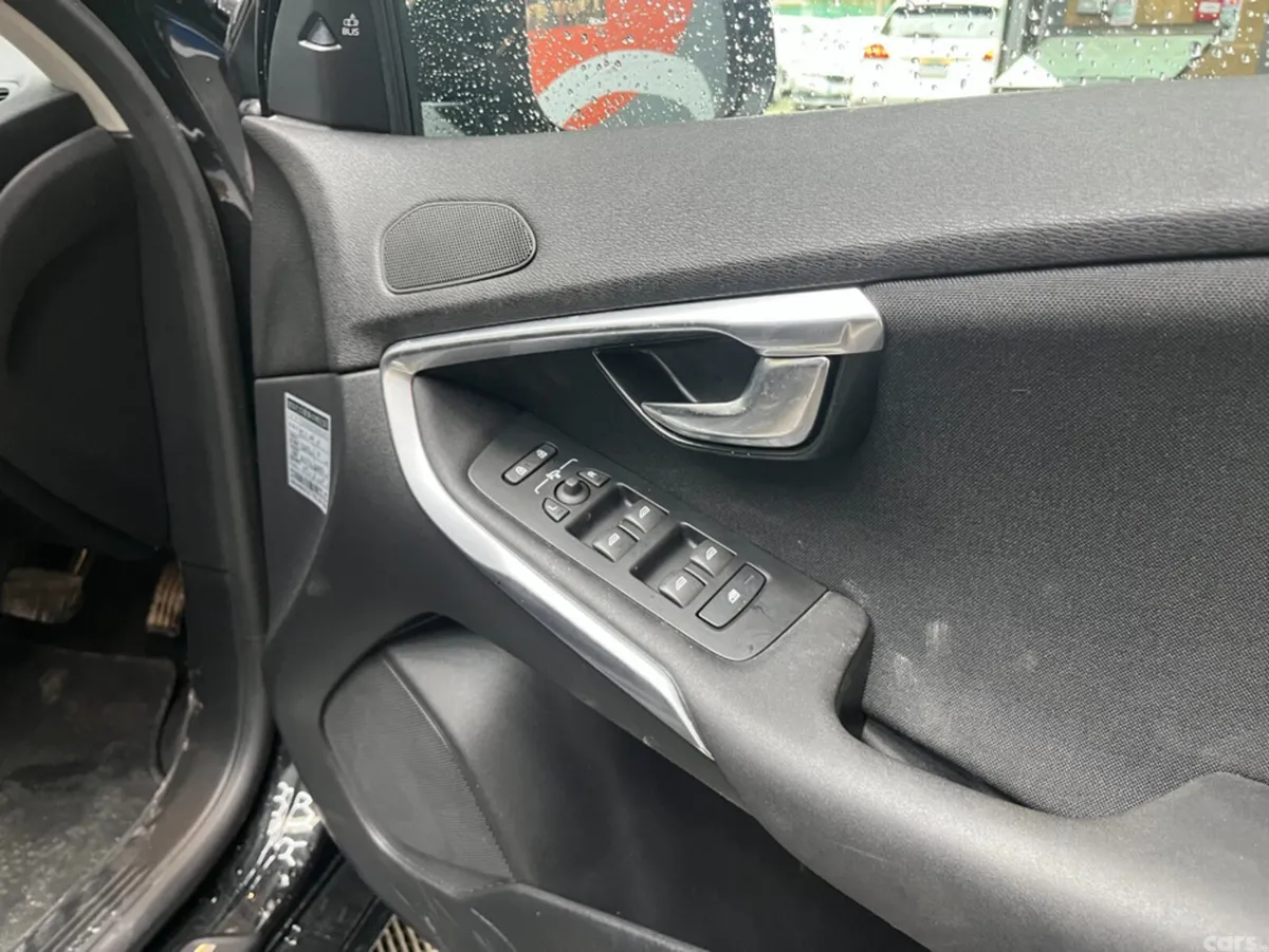 Volvo V40 Estate, Diesel, 2018, Black