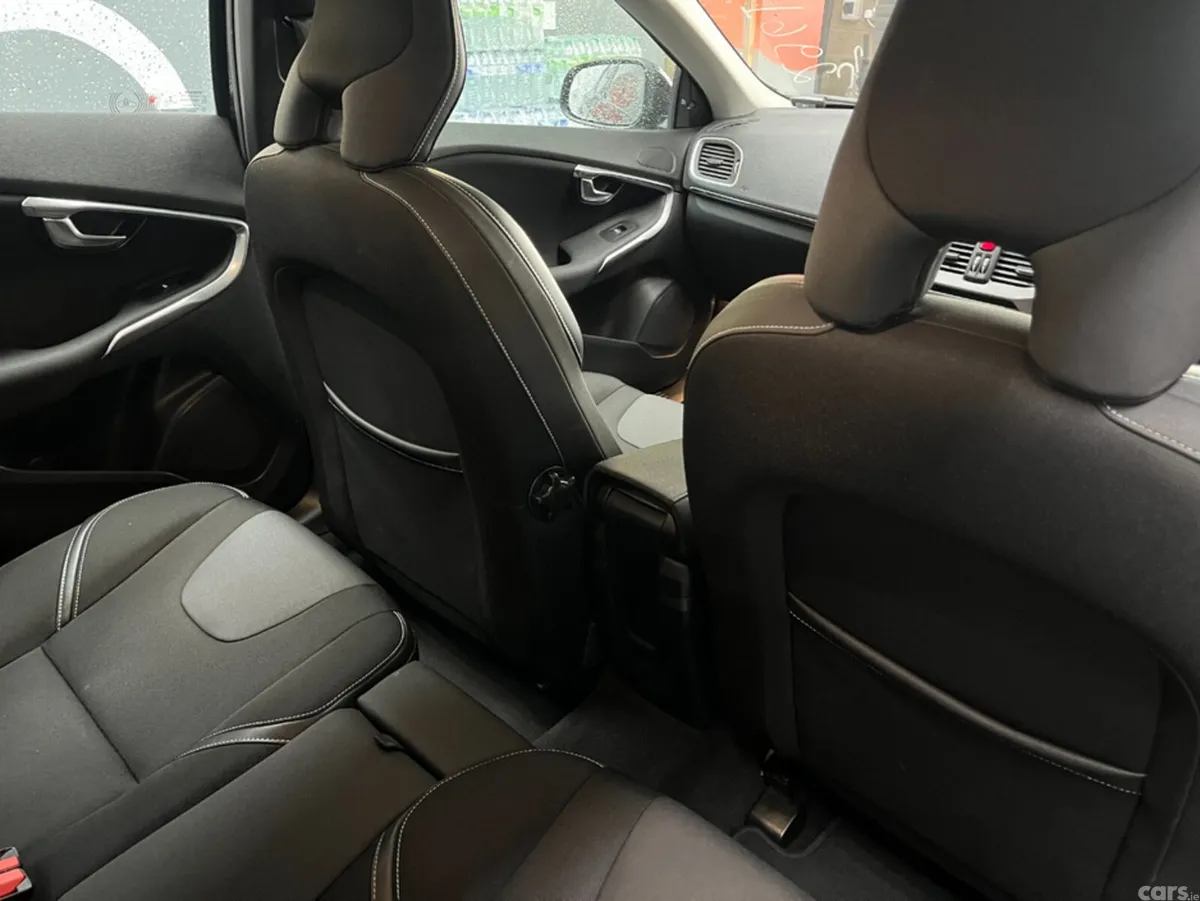 Volvo V40 Estate, Diesel, 2018, Black
