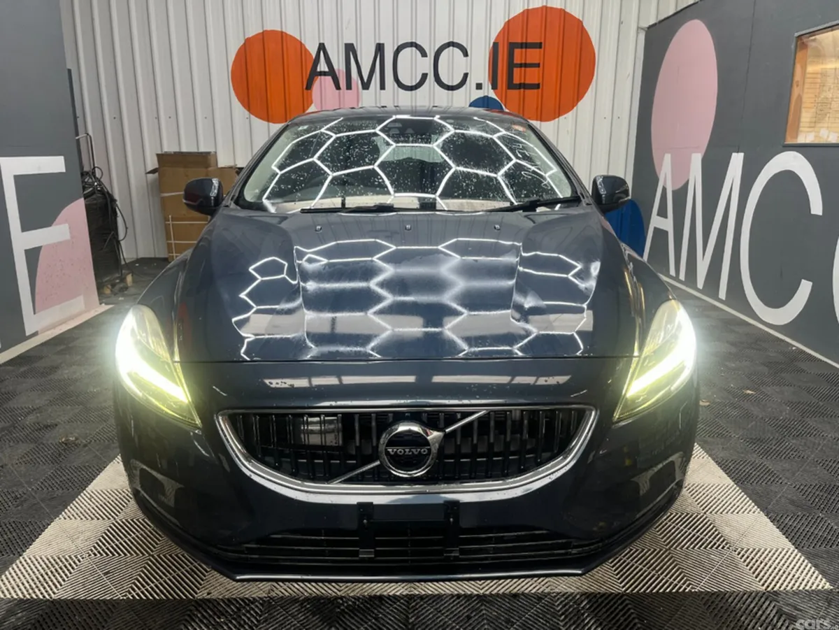 Volvo V40 Estate, Diesel, 2018, Blue