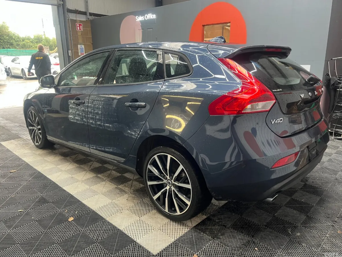 Volvo V40 Estate, Diesel, 2018, Blue