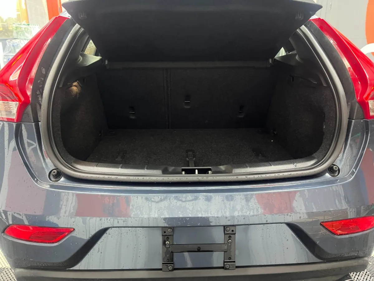 Volvo V40 Estate, Diesel, 2018, Blue