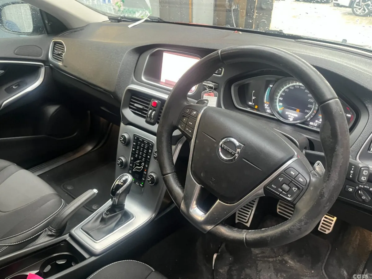 Volvo V40 Estate, Diesel, 2018, Blue