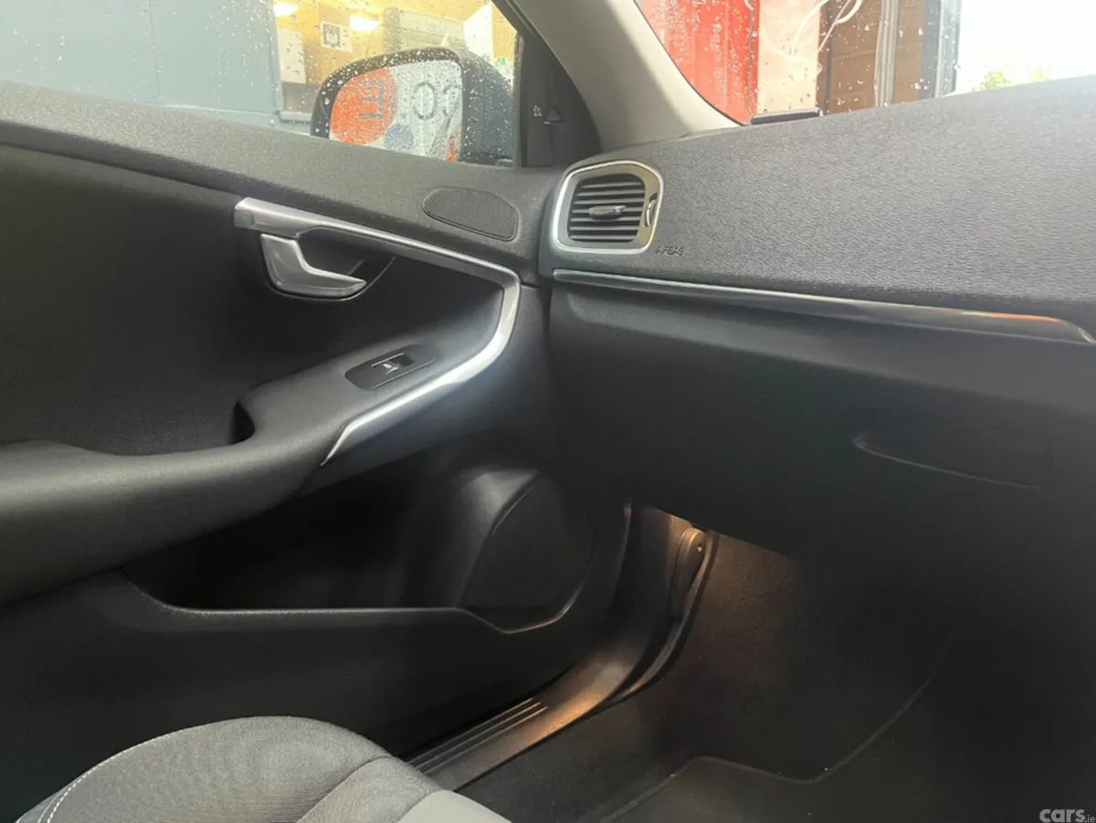 Volvo V40 Estate, Diesel, 2018, Blue