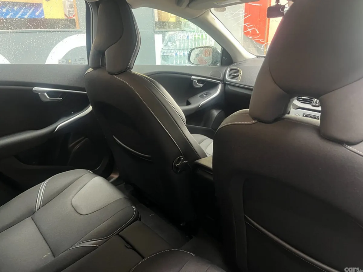 Volvo V40 Estate, Diesel, 2018, Blue