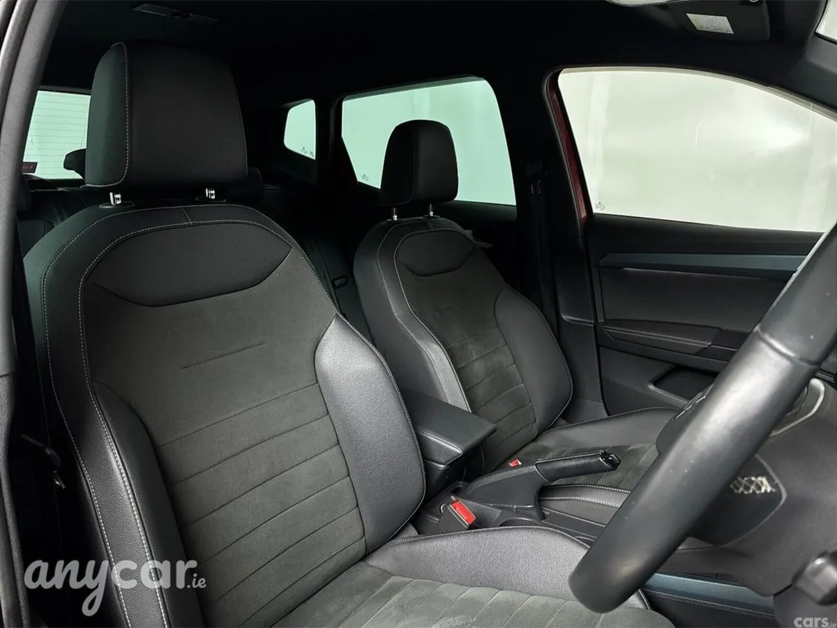 SEAT Arona Hatchback, Petrol, 2023, Red