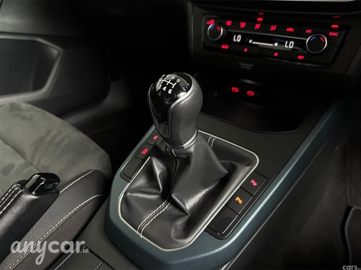 SEAT Arona Hatchback, Petrol, 2023, Red