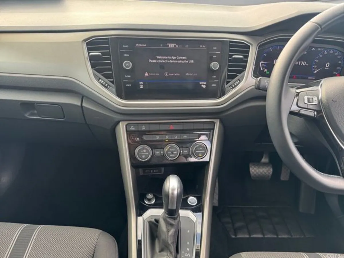 Volkswagen T-Roc Estate, Petrol, 2022, White