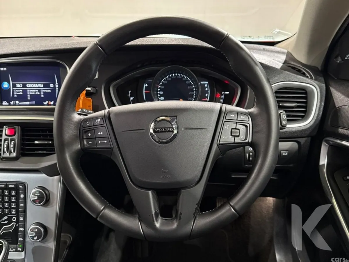 Volvo V40 Hatchback, Petrol, 2019, Red