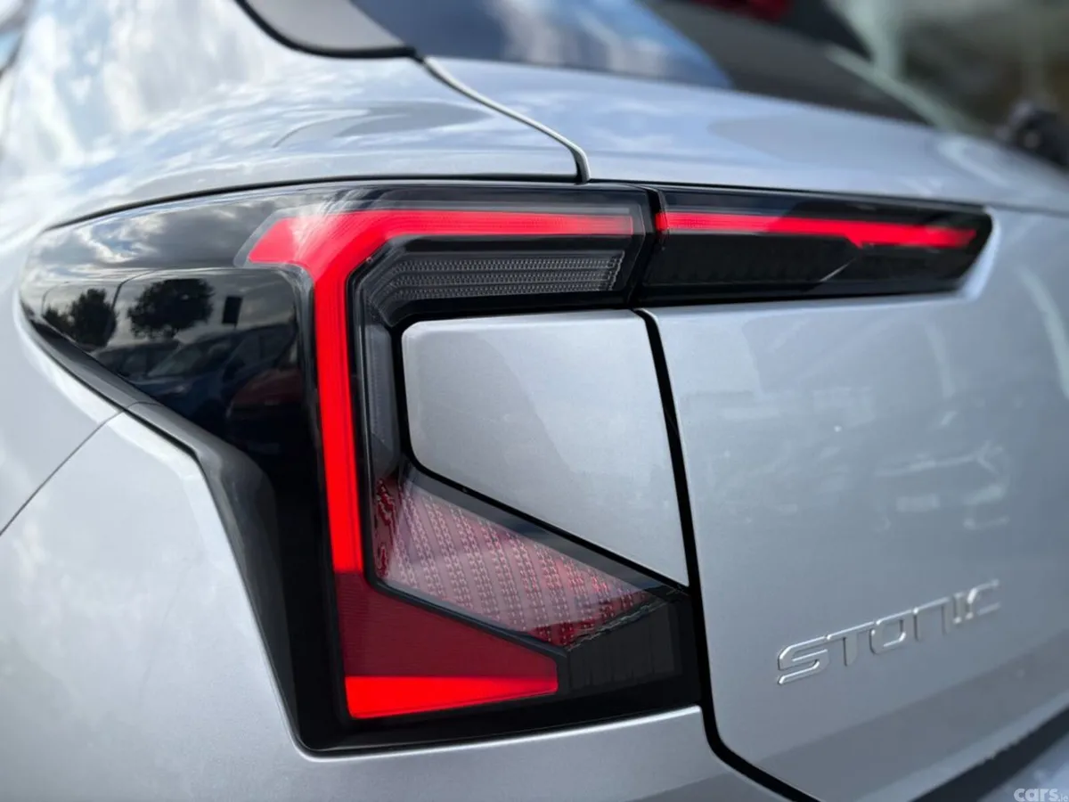 Kia Stonic Hatchback, Petrol, 2027, Silver