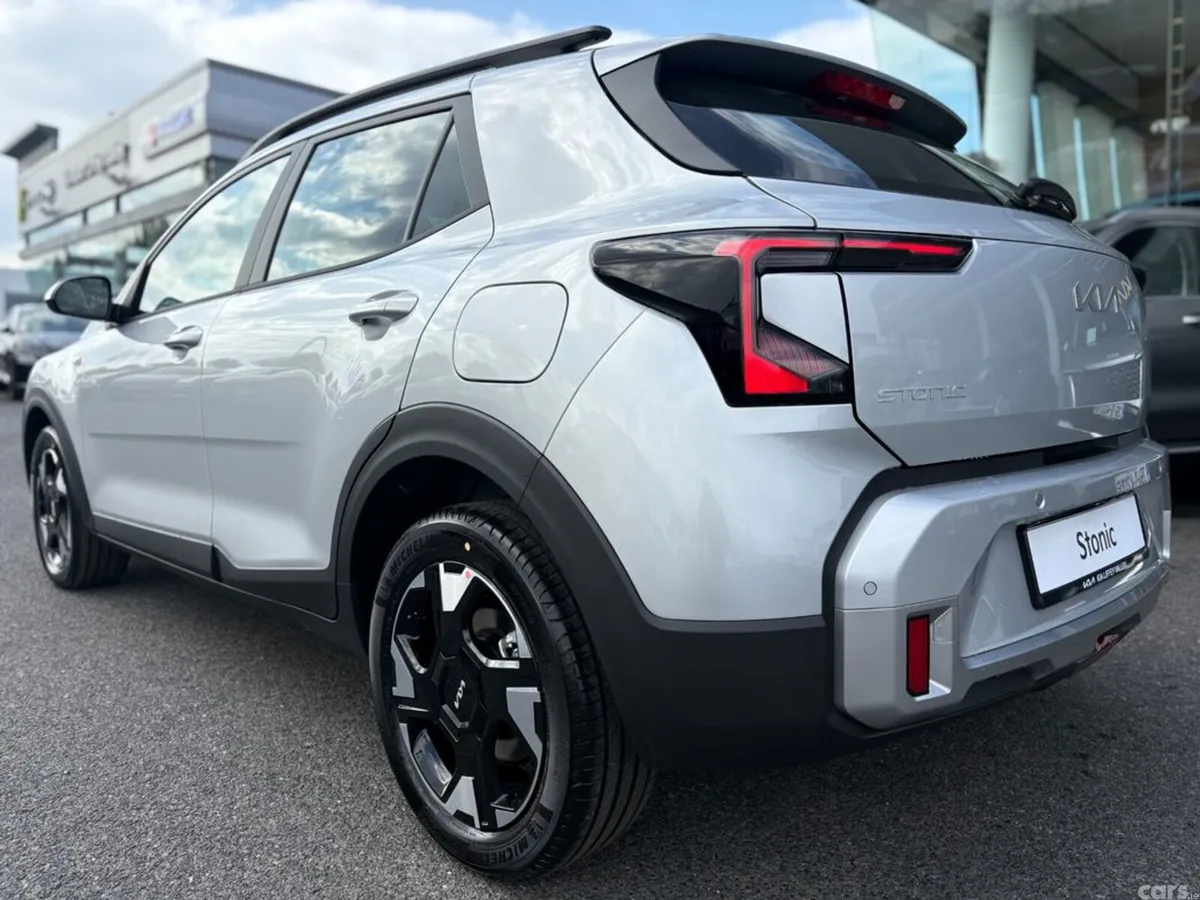 Kia Stonic Hatchback, Petrol, 2027, Silver