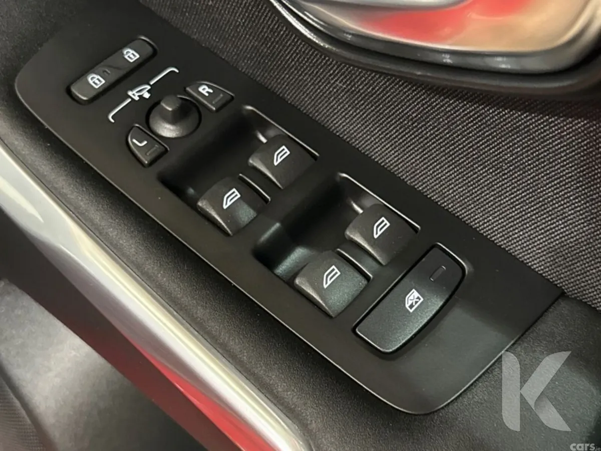 Volvo V40 Hatchback, Petrol, 2019, Red