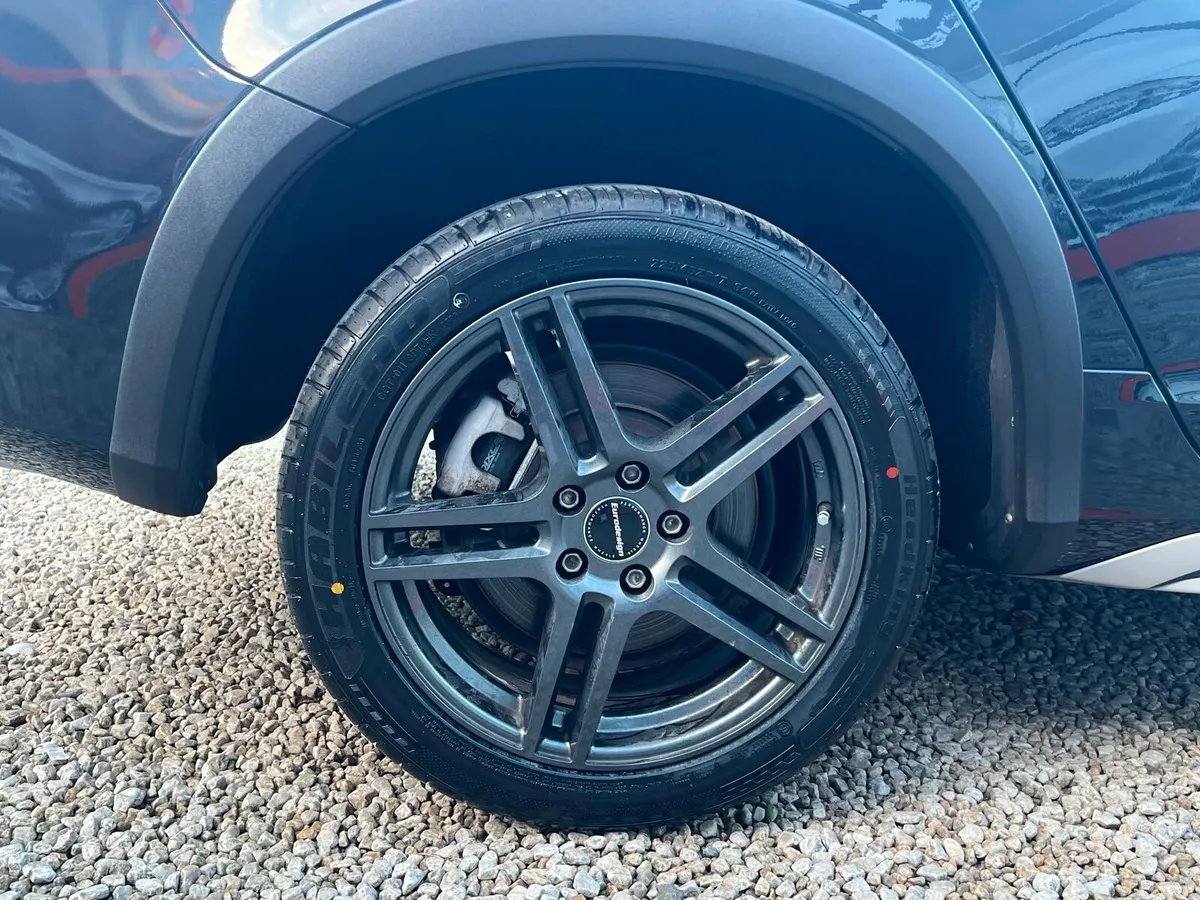 Volvo V60 Hatchback, Diesel, 2017, Black
