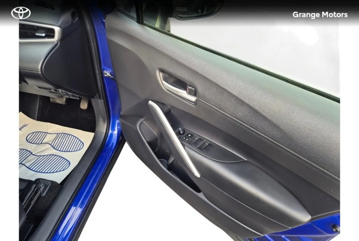Toyota Corolla Cross Hatchback, Petrol Hybrid, 2024, Blue