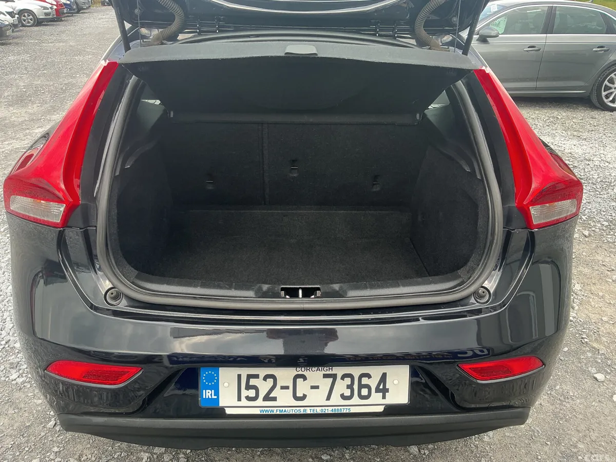 Volvo V40 Hatchback, Diesel, 2015, Black