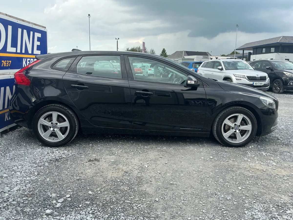 Volvo V40 Hatchback, Diesel, 2015, Black