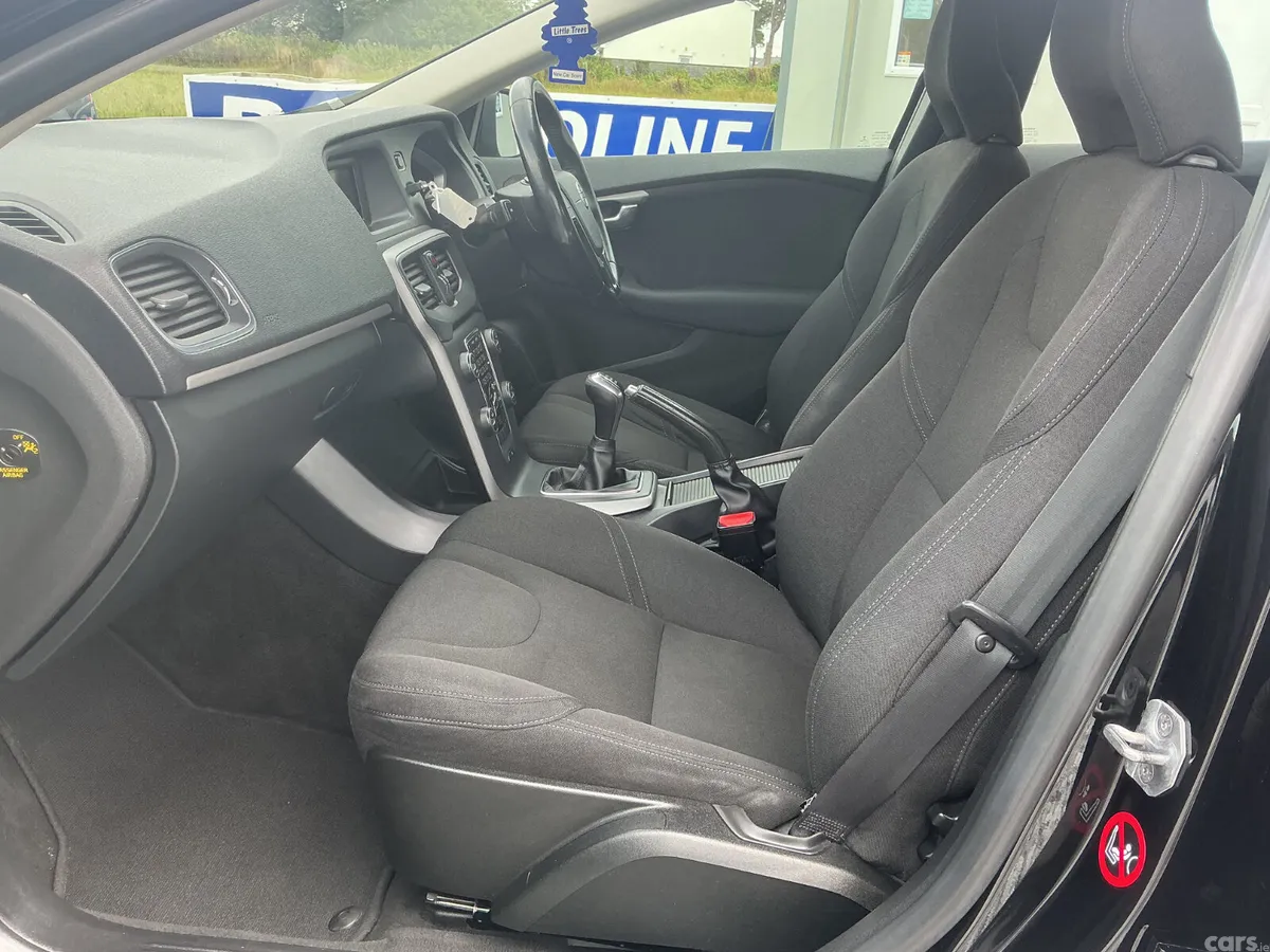 Volvo V40 Hatchback, Diesel, 2015, Black