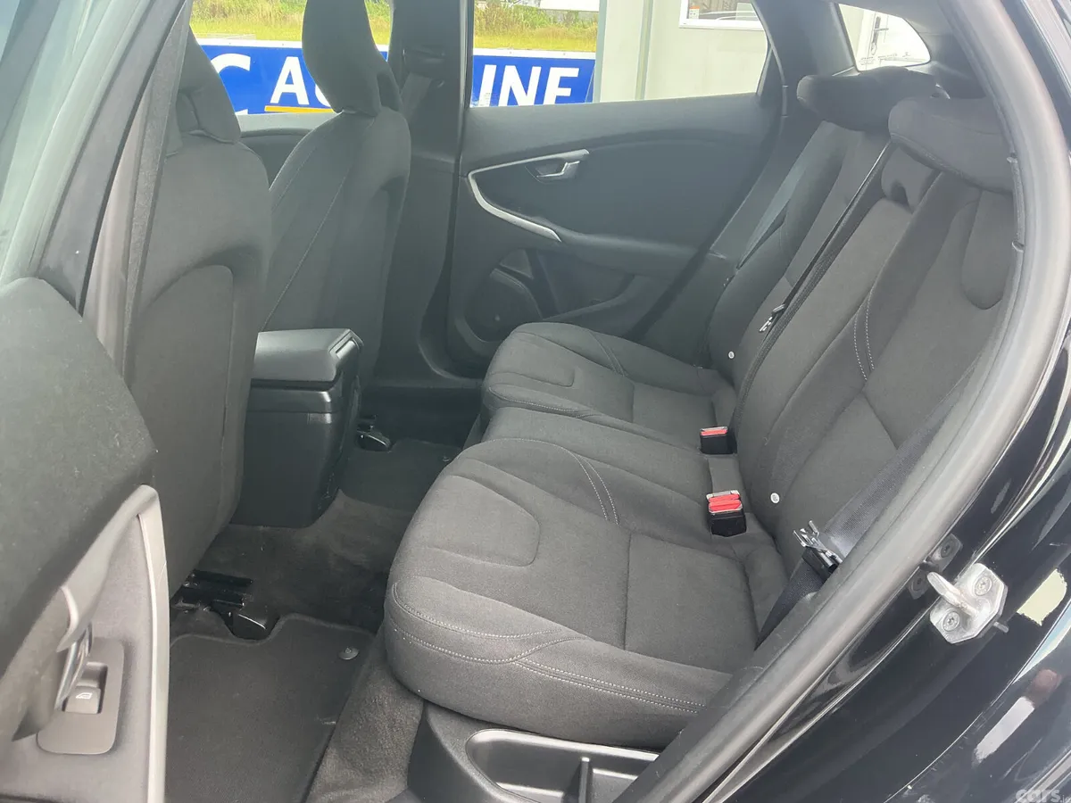 Volvo V40 Hatchback, Diesel, 2015, Black