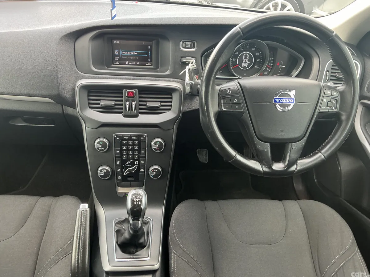 Volvo V40 Hatchback, Diesel, 2015, Black