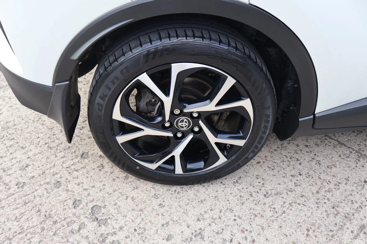 Toyota C-HR Hatchback, Petrol Hybrid, 2019, White