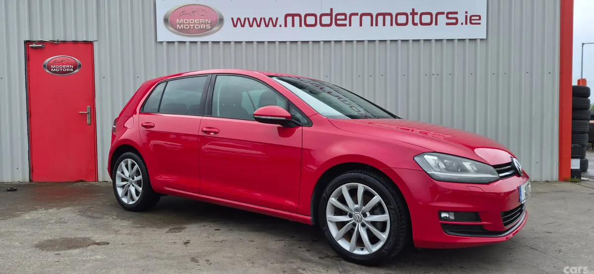 Volkswagen Golf Hatchback, Petrol, 2017, Red