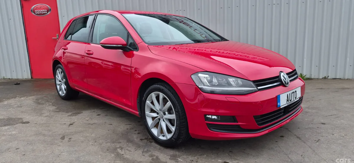 Volkswagen Golf Hatchback, Petrol, 2017, Red