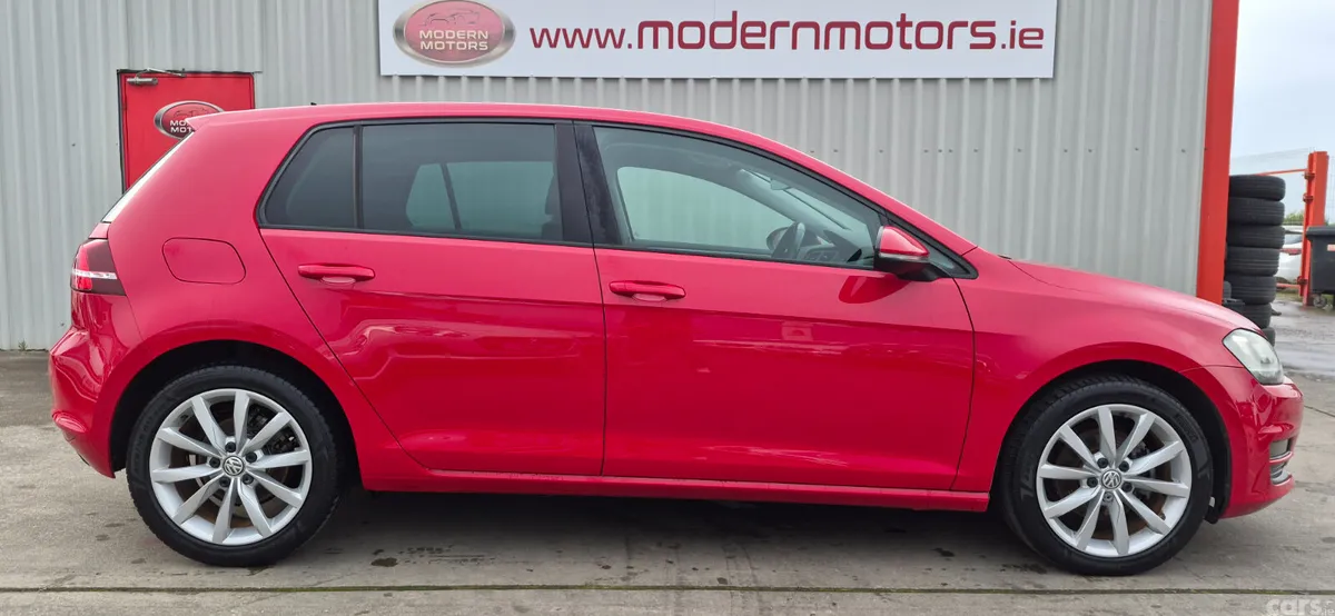 Volkswagen Golf Hatchback, Petrol, 2017, Red