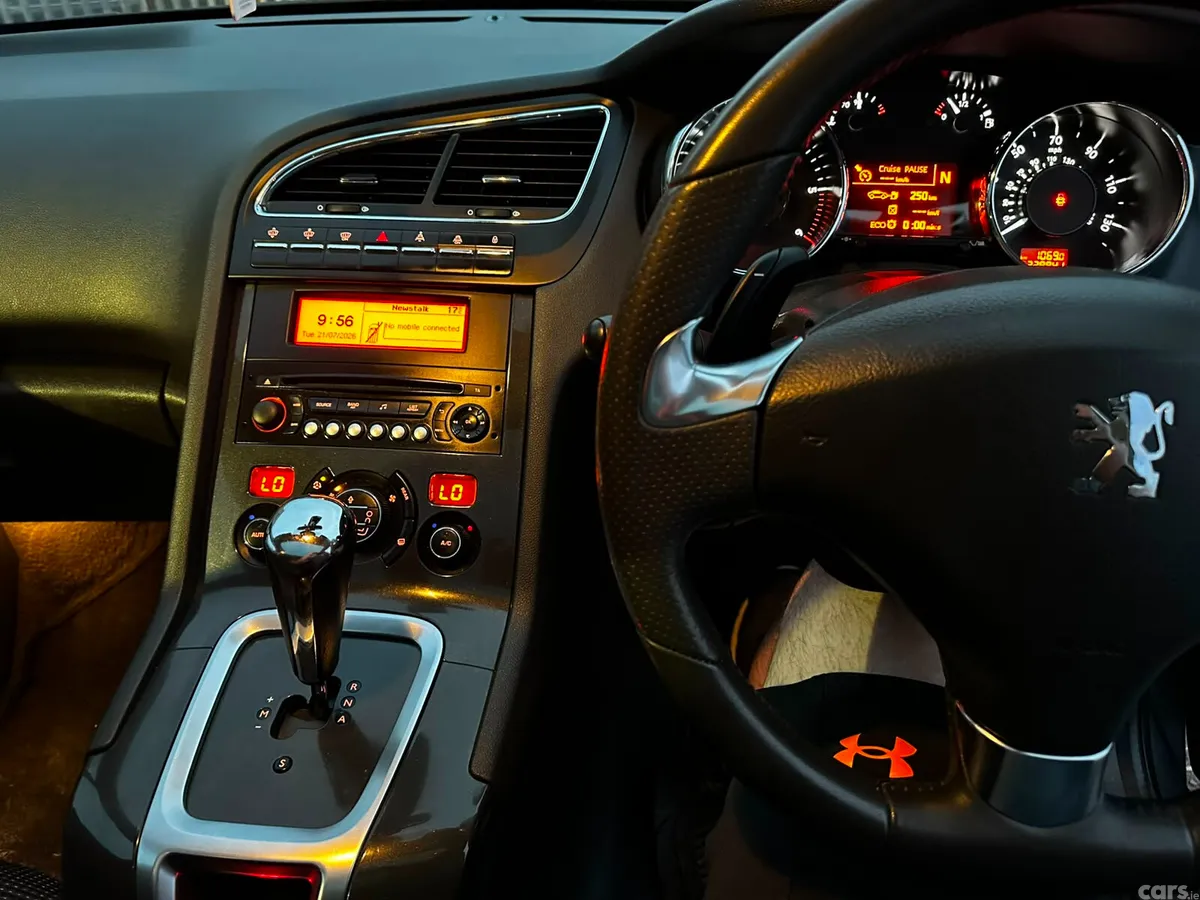 Peugeot 5008 MPV, Diesel, 2013, Grey